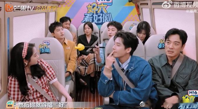 #关晓彤早八人形态#关晓彤纯纯演我“早八人”上班状态没错了[允悲]。#你好星期六