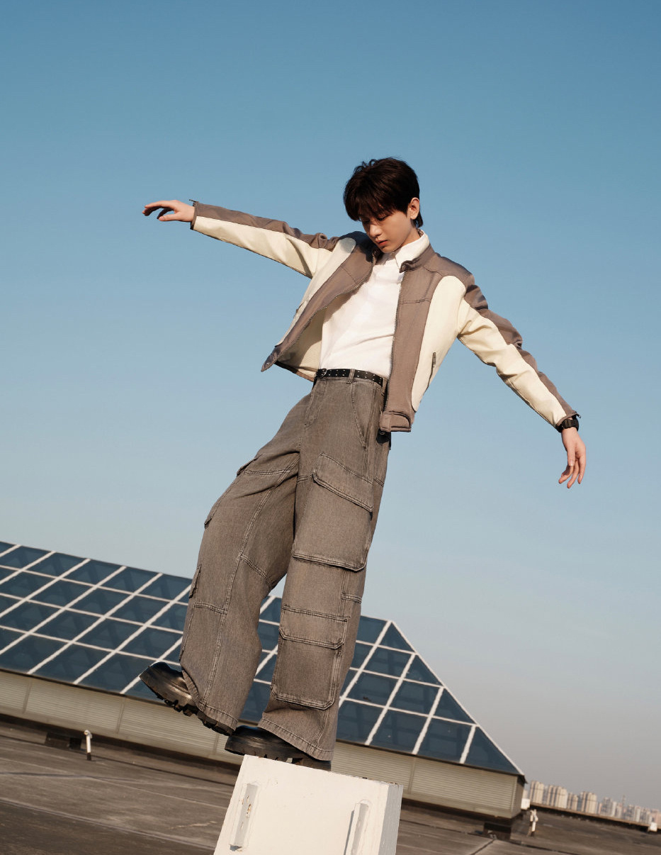 去年今日，被成毅硬控一整天。 