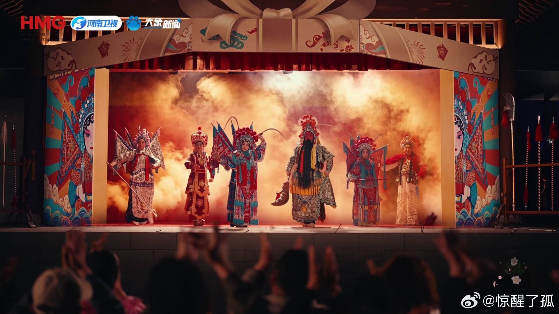 爷爷喜欢的盲盒是戏曲绝活 别人拆潮玩，爷爷拆的是一身戏曲绝活。唱念做打样样惊艳，