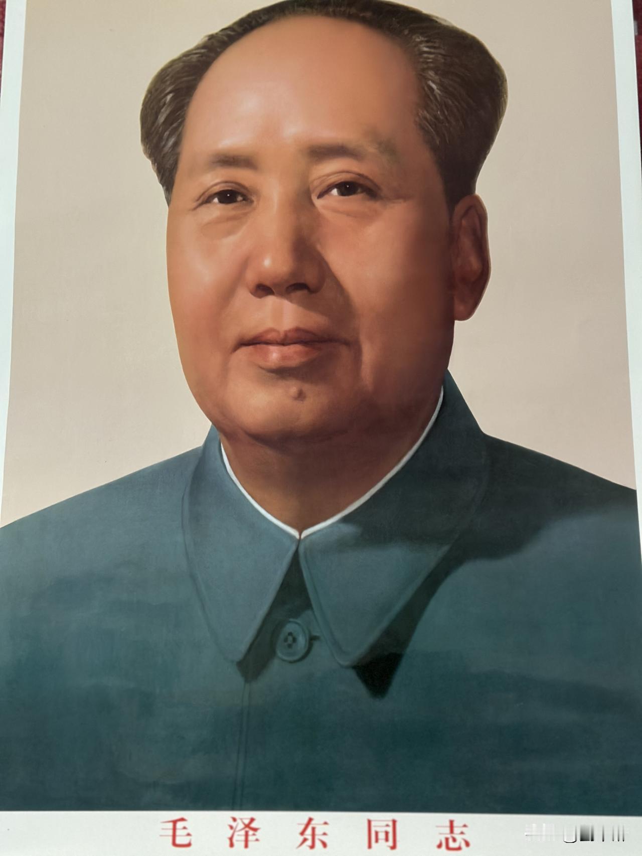 今天一大早，我在自家客厅里，给老人家磕三个响头。
愿山河永固，岁月长安，所求皆得