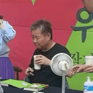 余华：说好的韩国人只喝冰水呢？！[喵喵][喵喵]  