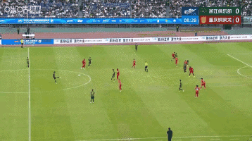 单刀，不进，王钰栋射门被扑！这也属于正常，比赛中单刀球如果能够达到50%，那成功