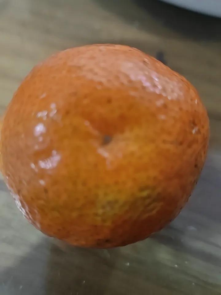 砂糖橘不好保存
       放在门口的砂糖橘可能温度不合适，有烂点，也不知道怎