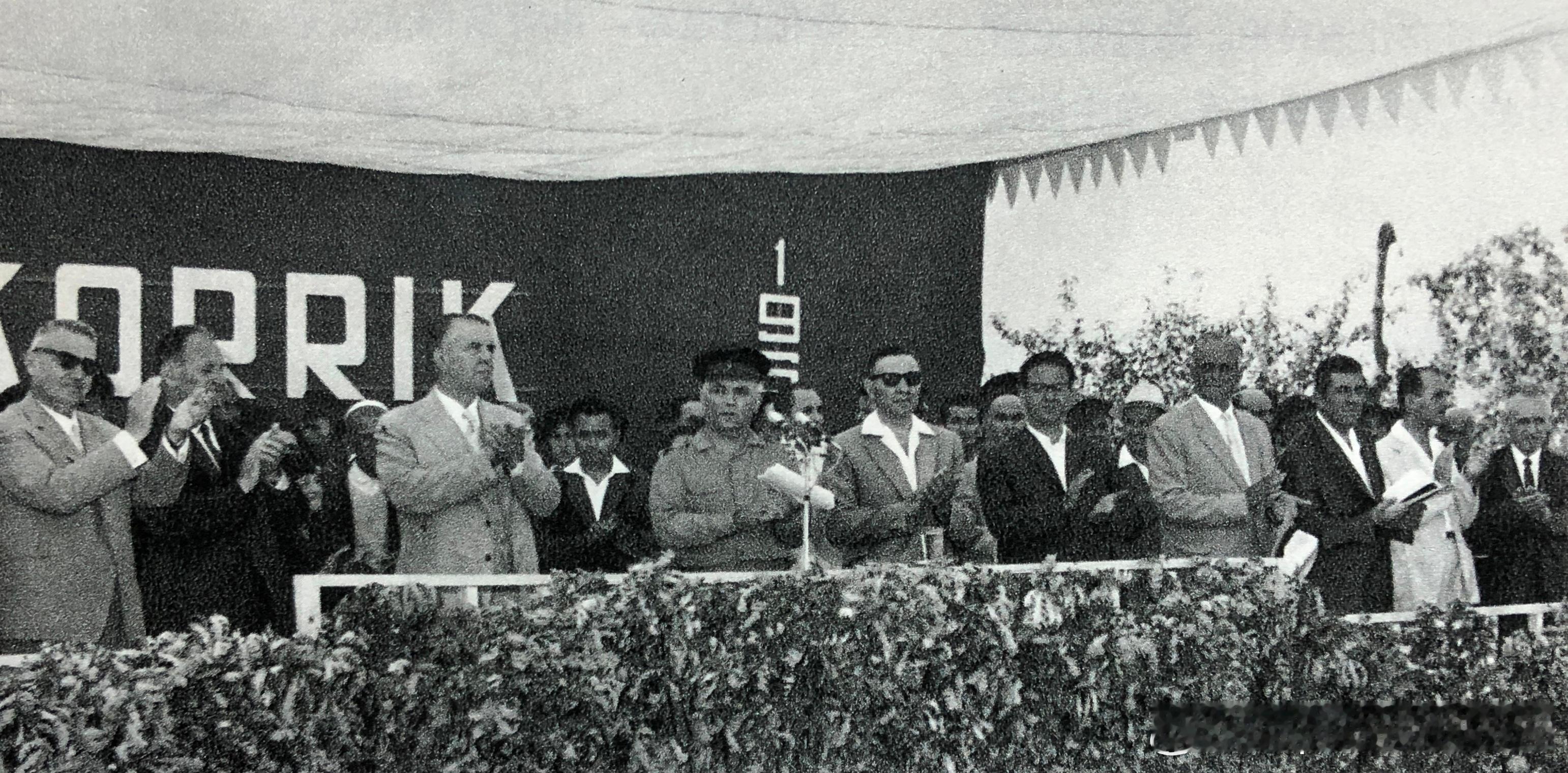 1968年7月10日阿尔巴尼亚拉彼努第举行群众大会，25年前民族解放军总部在这里