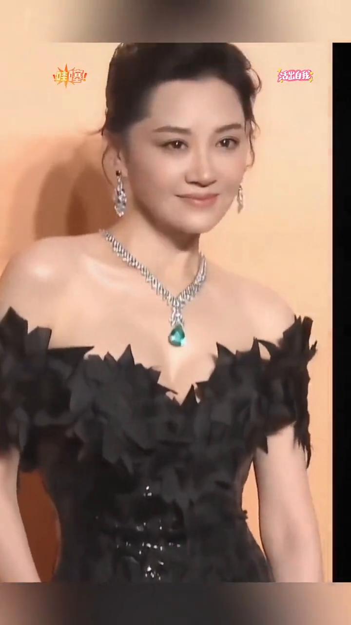 许晴，盛世美颜，越看越上头。
活出自我。喜欢就点个关注吧。