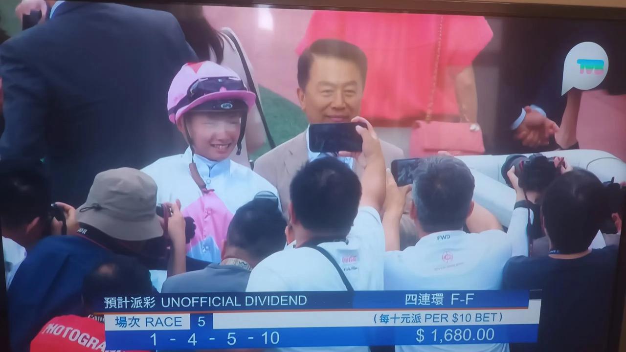 这一阵子中外香港，政坛及跑马圈女士威风八面，先说中国国民党新女主席郑丽文访问中国