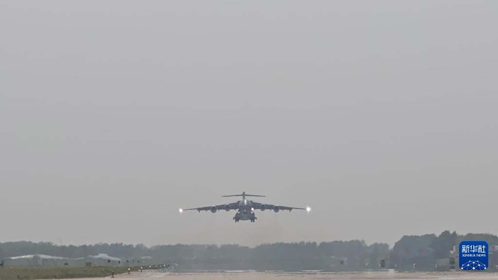 【运20B首次赴韩接迎志愿军英烈】4月20日13时许，中国空军1架运-20B军用