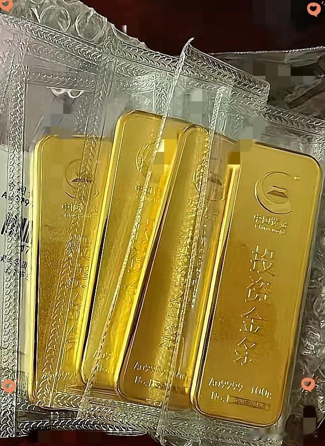 昨天买黄金的人，
现在脸都要笑烂了吧！
​8月5日大盘金价从882直接猛涨到了8