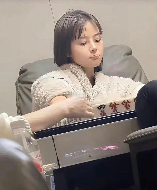 和她打麻将，你能输多少？ 