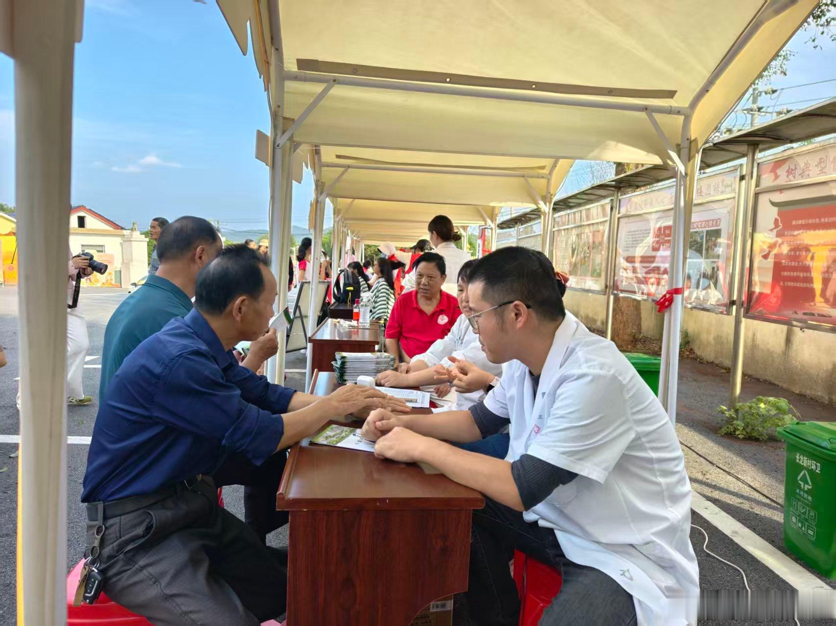 我们的节日重阳在长沙宁乡温暖上演 【敬护桑榆传孝善，情暖重阳树新风】岁岁重阳，今