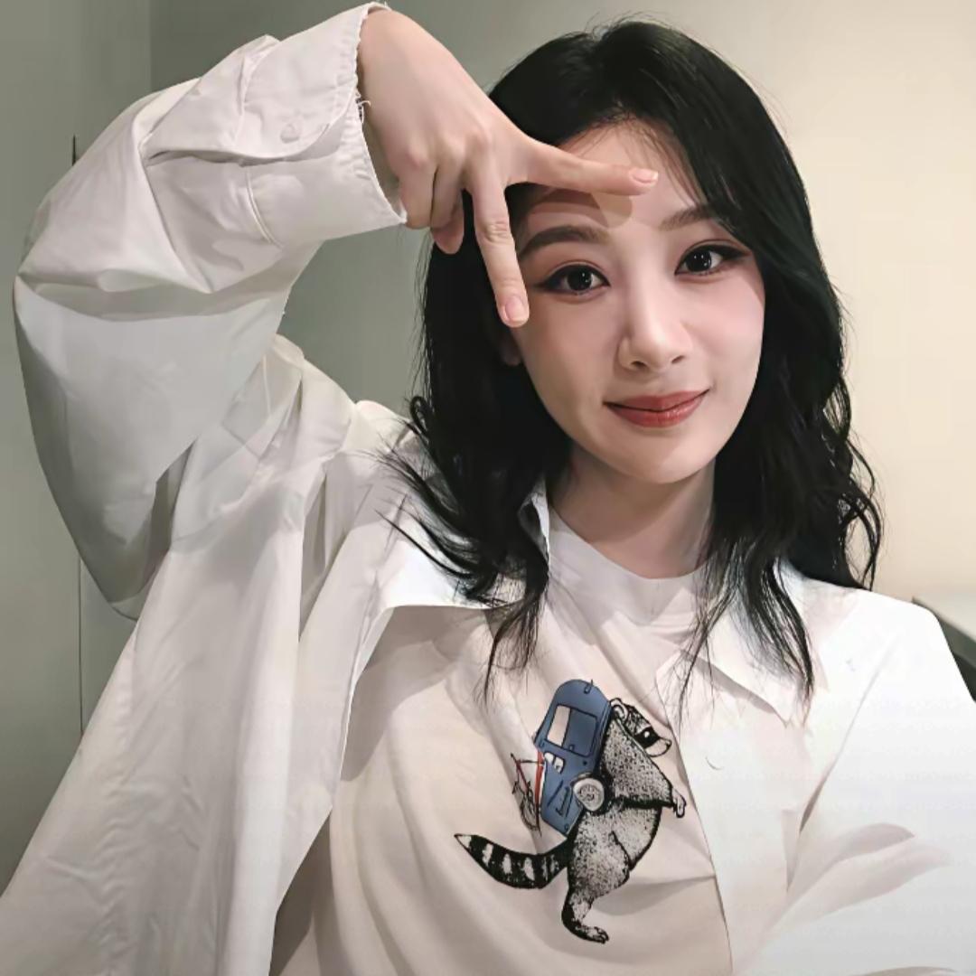跟我朋友讨论了“杨紫”闭关
朋友说杨紫有高人指点
还好她拒绝了商演，不去参加活动