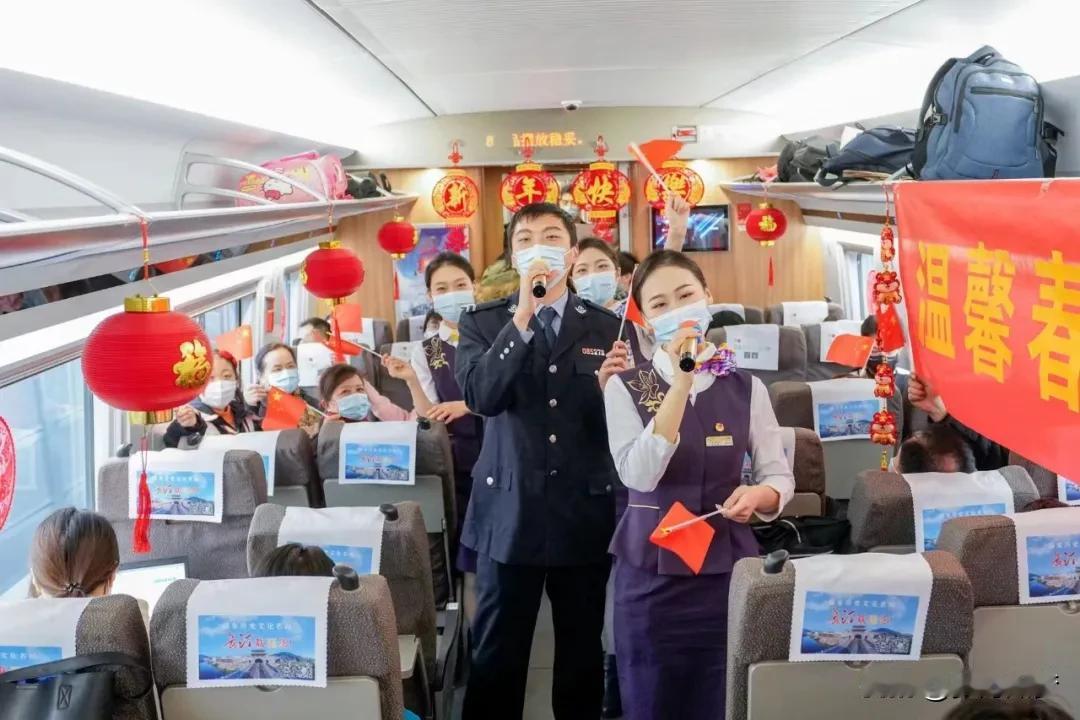 这种仪式远非形式主义。它是一年奔忙后强制按下的暂停键，让情感得以郑重其事地流动与