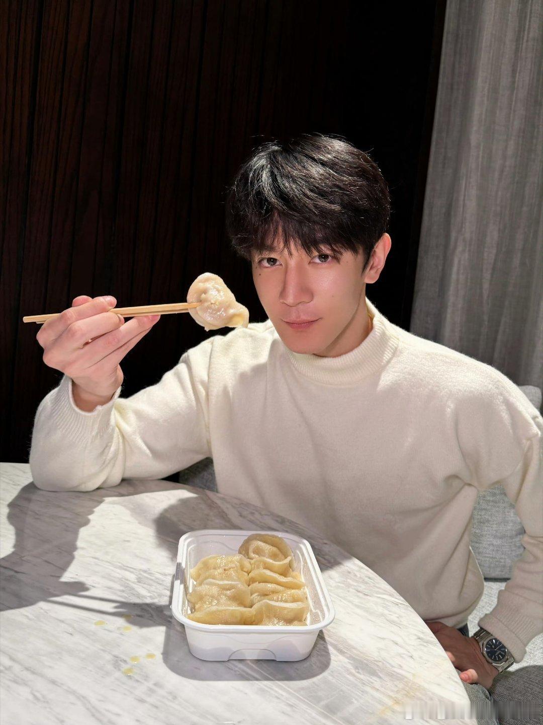 夏之光冬至营业照，素颜好男大