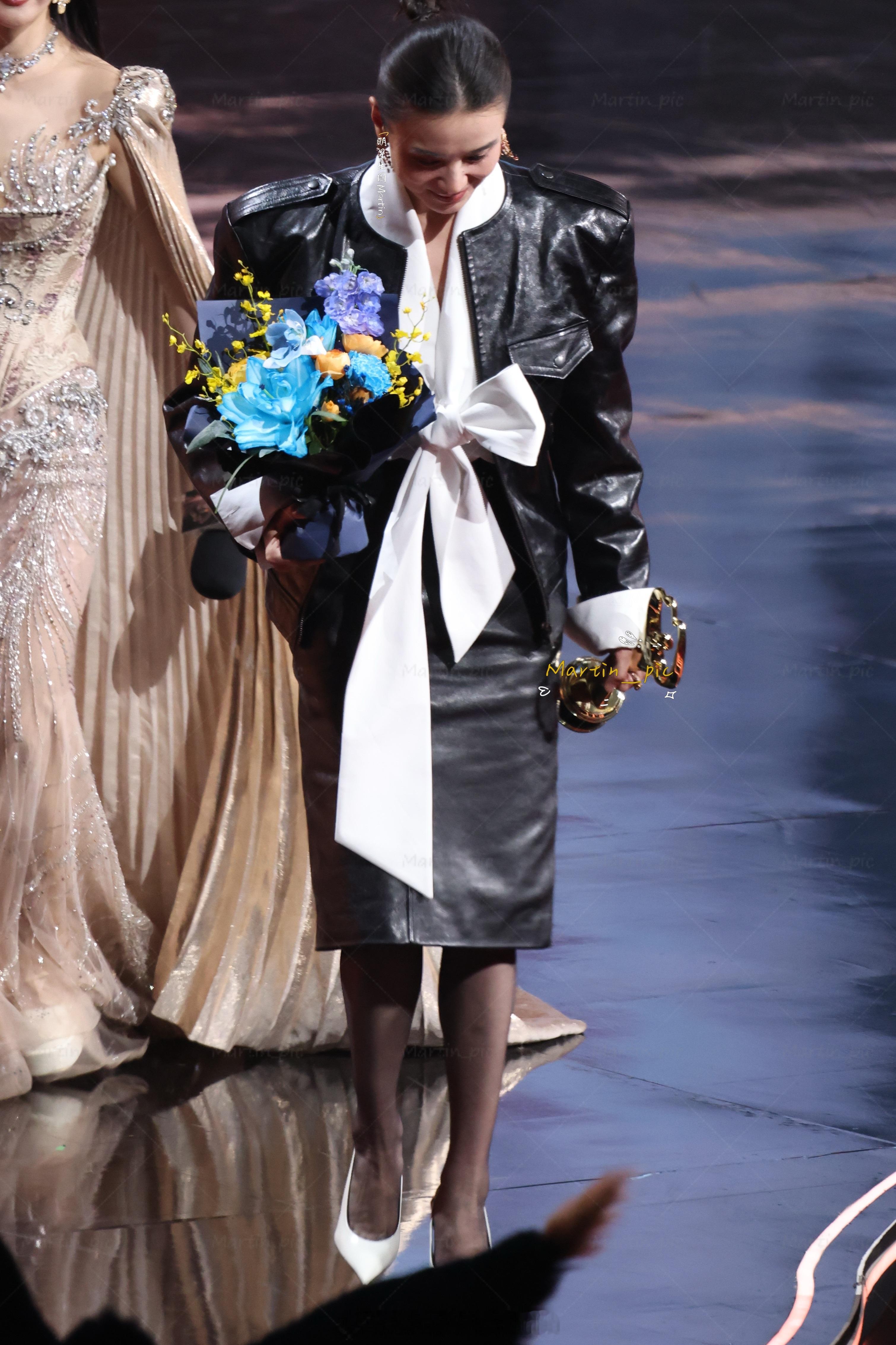 宋佳 宋佳微博之夜内场生图宋佳妈咪气场一米八杨幂宋佳 妈咪在等妈咪 sj 微博之