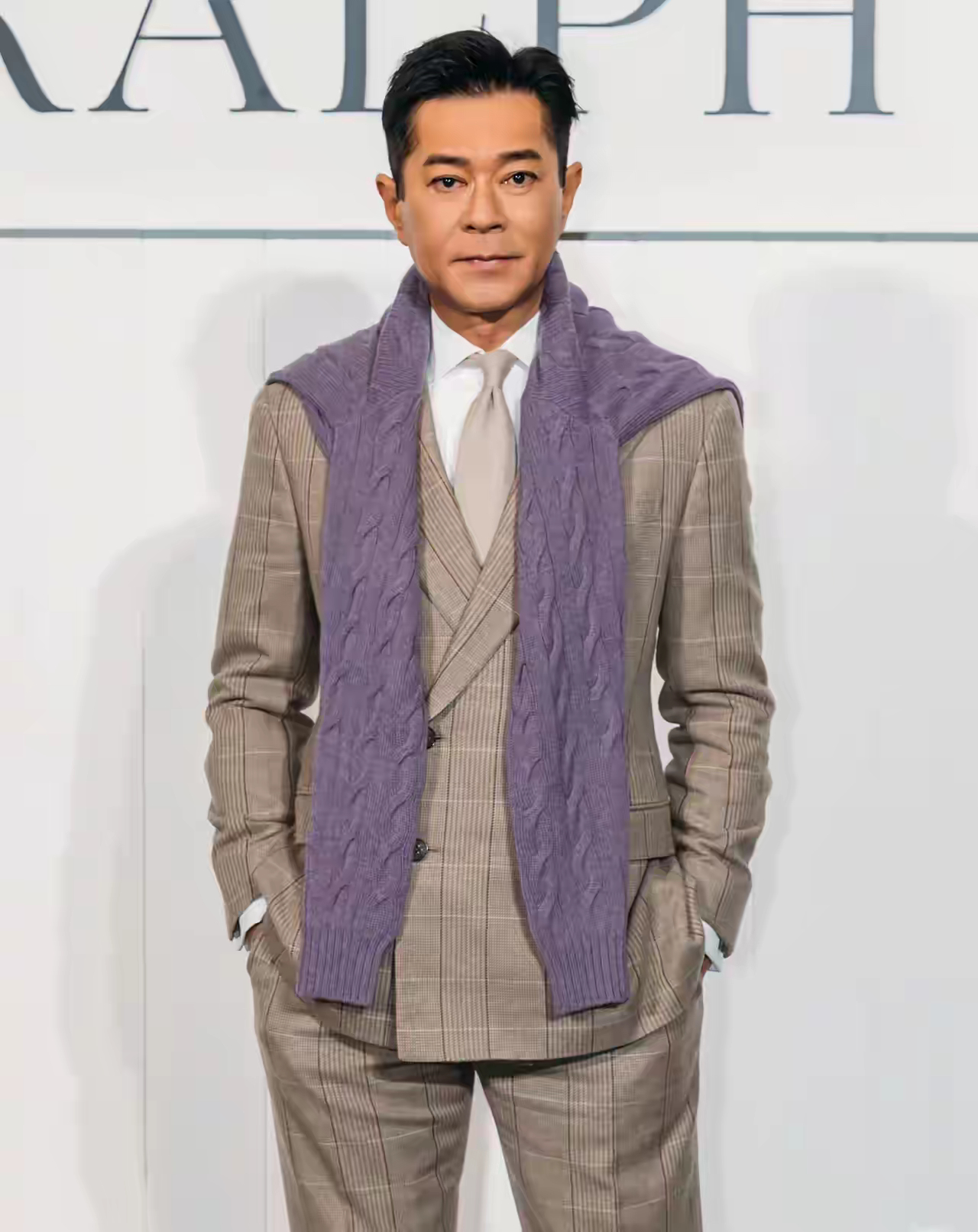 这个世界上我最想不通的人，就是古天乐了。明明他已经默默捐建了那么多学校，没想到他