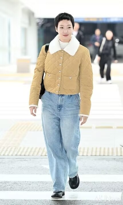 金高银出席杭州香奈儿活动的机场路透  