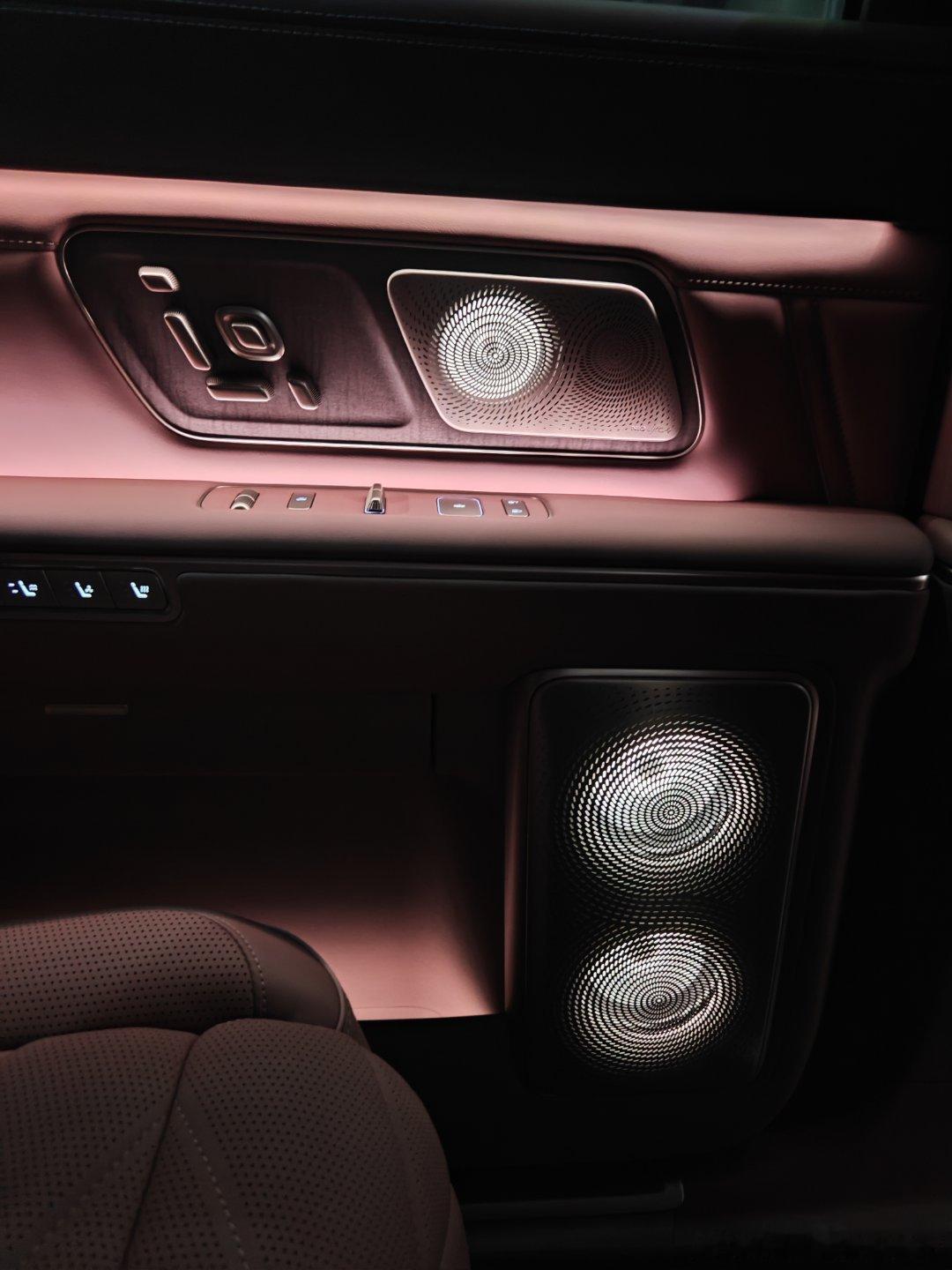 “没有任何一个领域的开创引领者，希望自己活在别人的影子里。”高端原创设计才是豪华