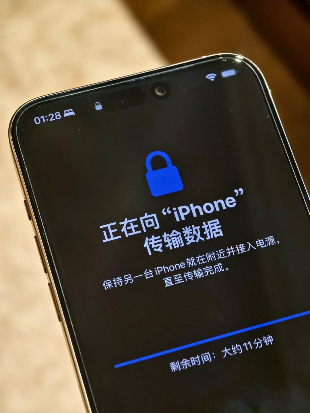 @TimCook 你睡了吗？

买了台新手机，从8点多换机到现在了[心]