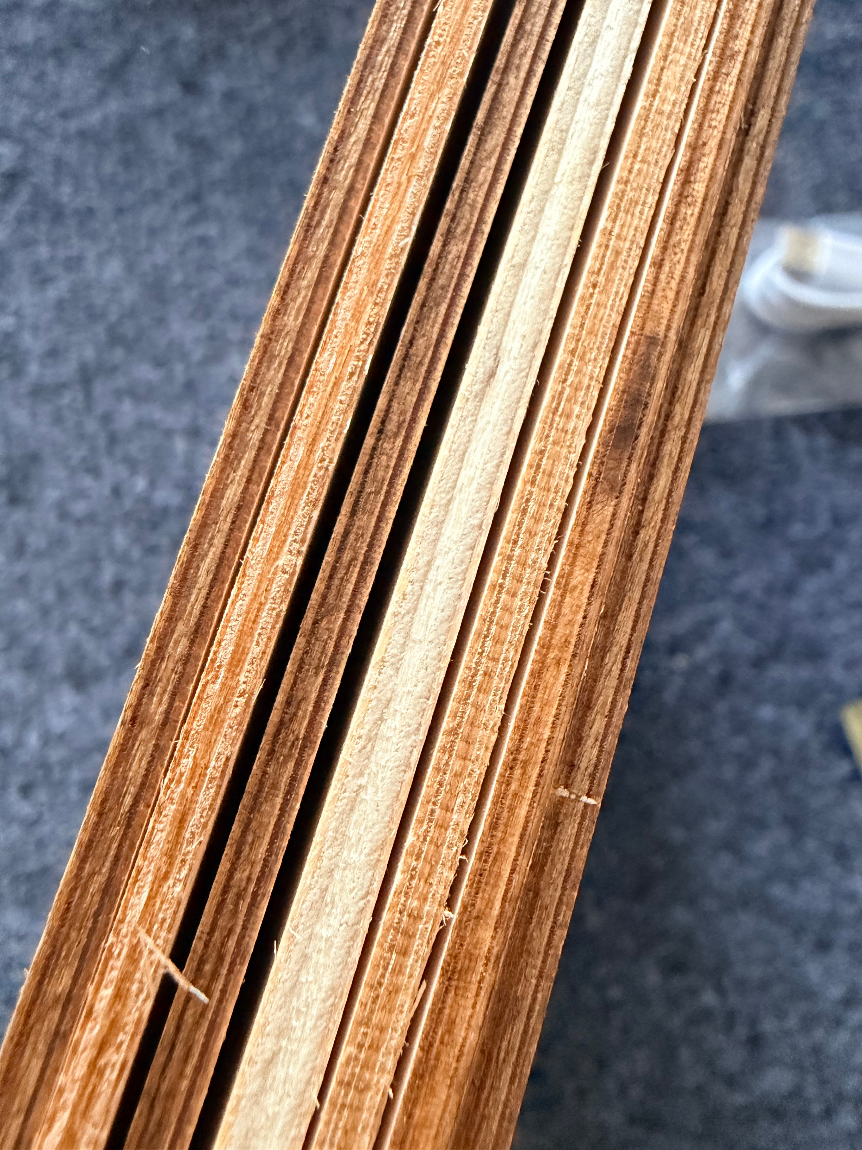 刚发现这个板子一种七张，竟然有一张和其他都不一样颜色的，我挑出来仔细研究了一番，