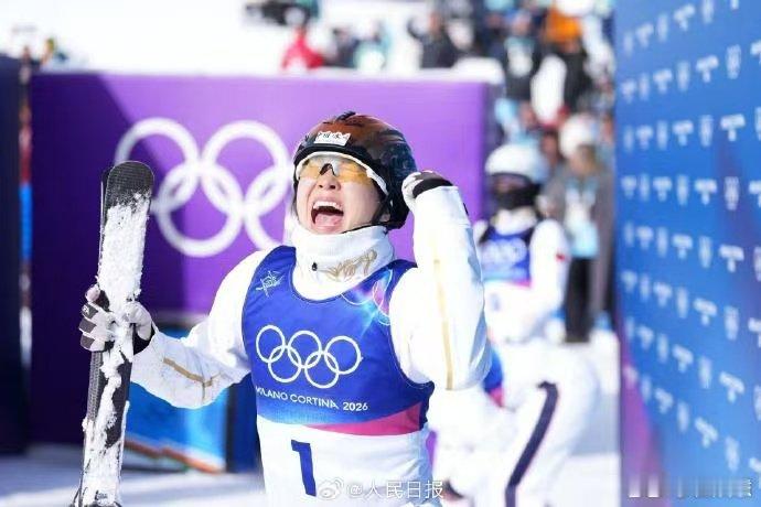 徐梦桃4岁开始练习体操徐梦桃每天训练十几个小时徐梦桃 文能浪姐唱跳武能冬奥夺冠 