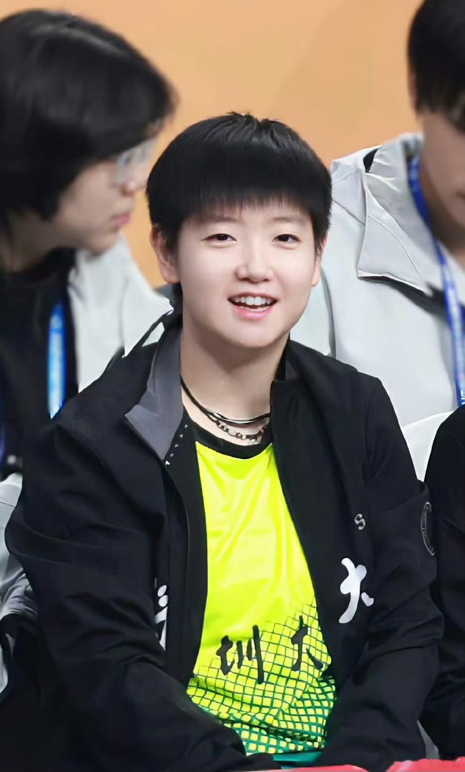 莎莎也成转角屏受害者了没话题了吗这是？这点事也值得占用资源？这么看不就好了嘛！ 