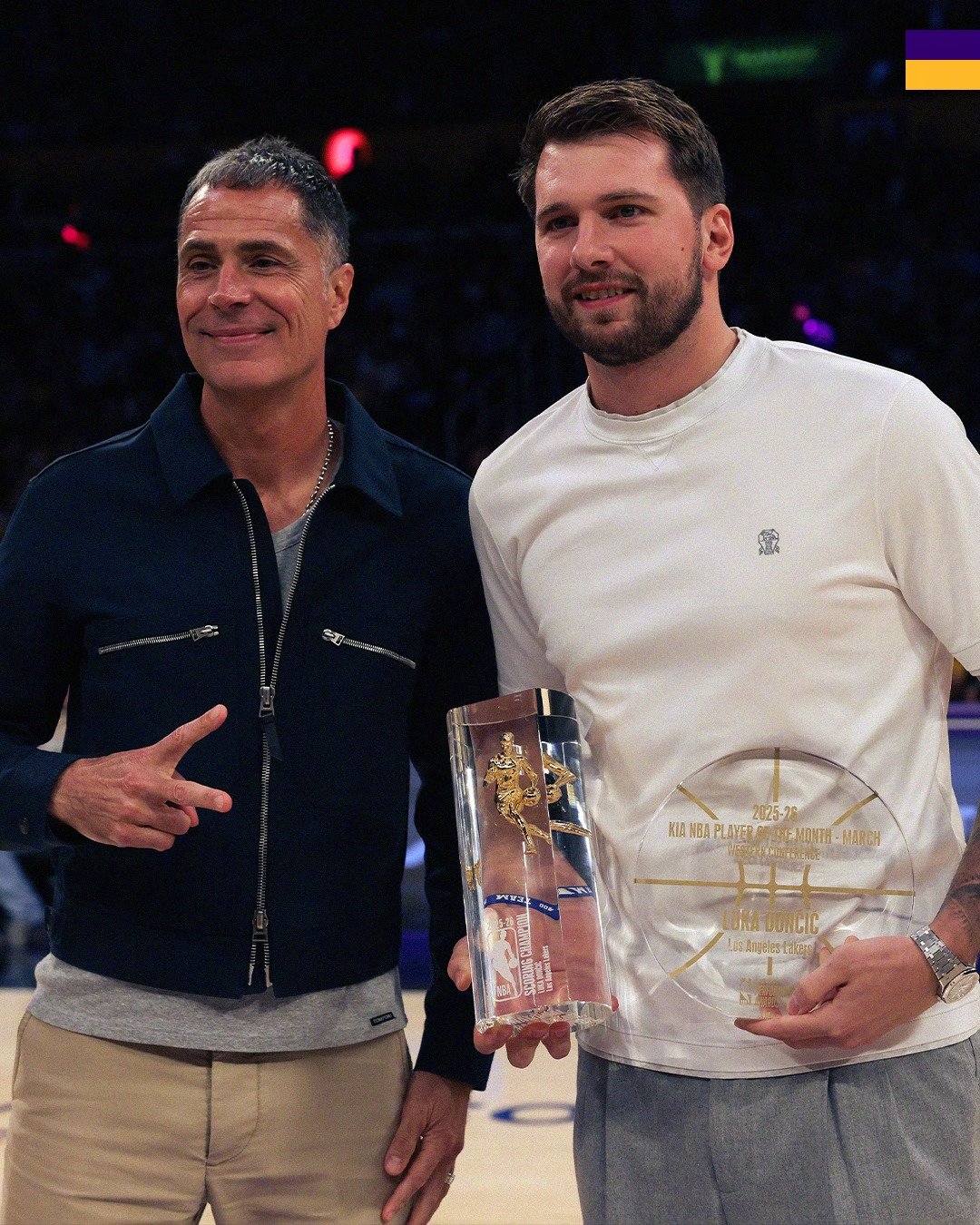 我们的赛季得分王🙌等待你的回归💜💛东契奇领取赛季得分王奖杯 火箭vs湖人 