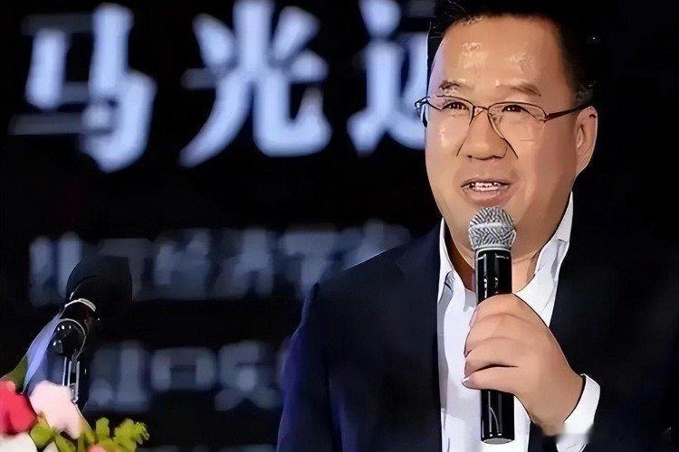 凤凰新闻【马光远：为人民币单边升值欢呼是无脑表现】👉文｜马光远这两天离岸人民币