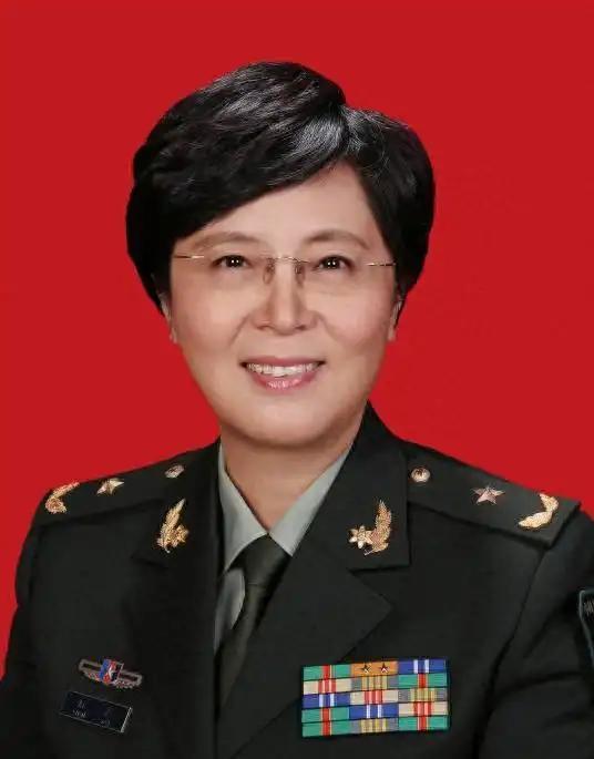 1989年，23岁清华女研究生，在去泰山的火车上爱上了一个35岁憨厚男子。父母嫌