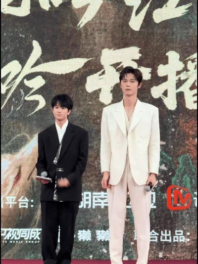 怎么把敖子逸拍成小手办了敖子逸是不是被做局了？来来来谁告诉我，这个敖子逸到底谁拍