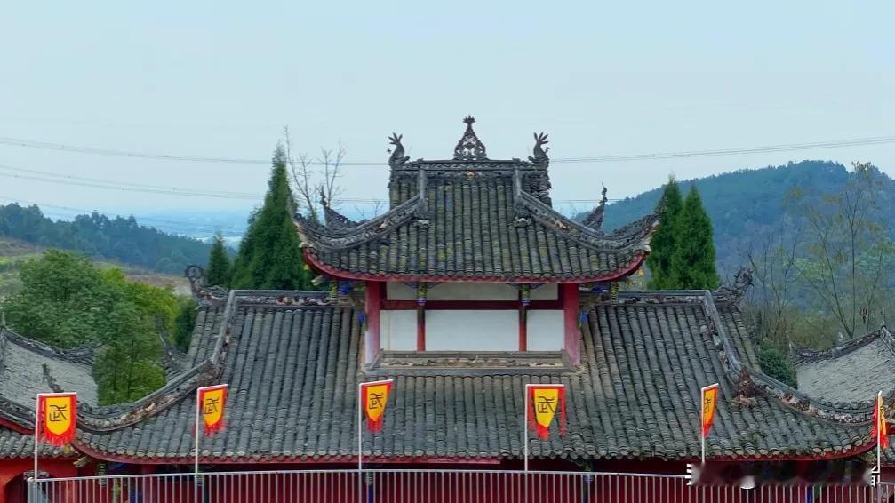 经常有人私信问我成都哪里有正一派道观，但我所接触的基本是全真，成都地区的正一道观