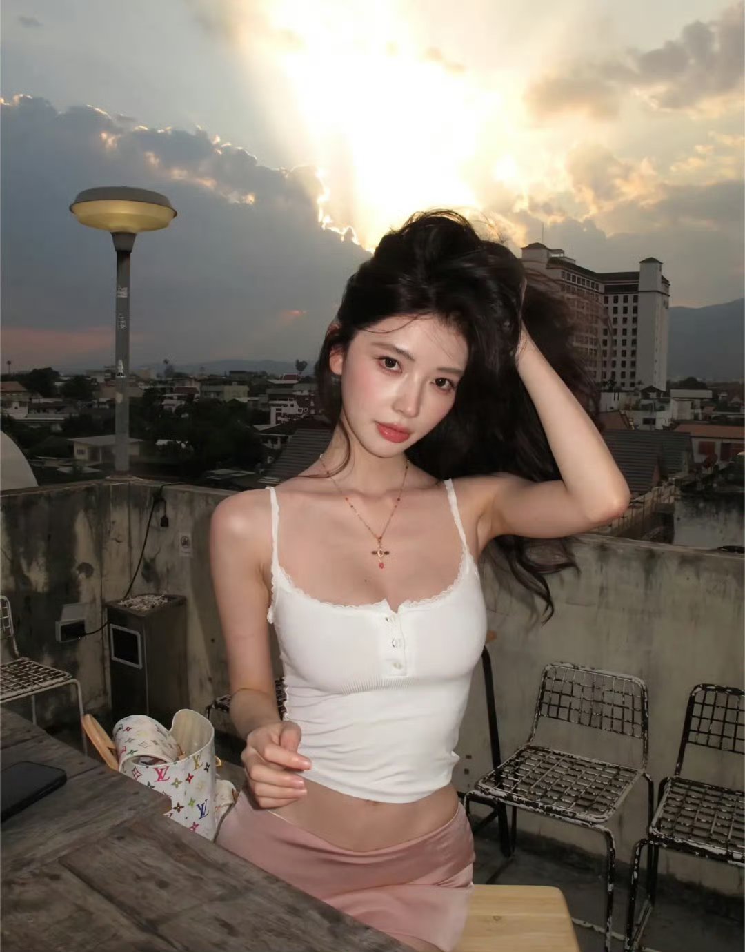 曝方圆隆胸了人家想弄就弄呗 爱美自由好吗