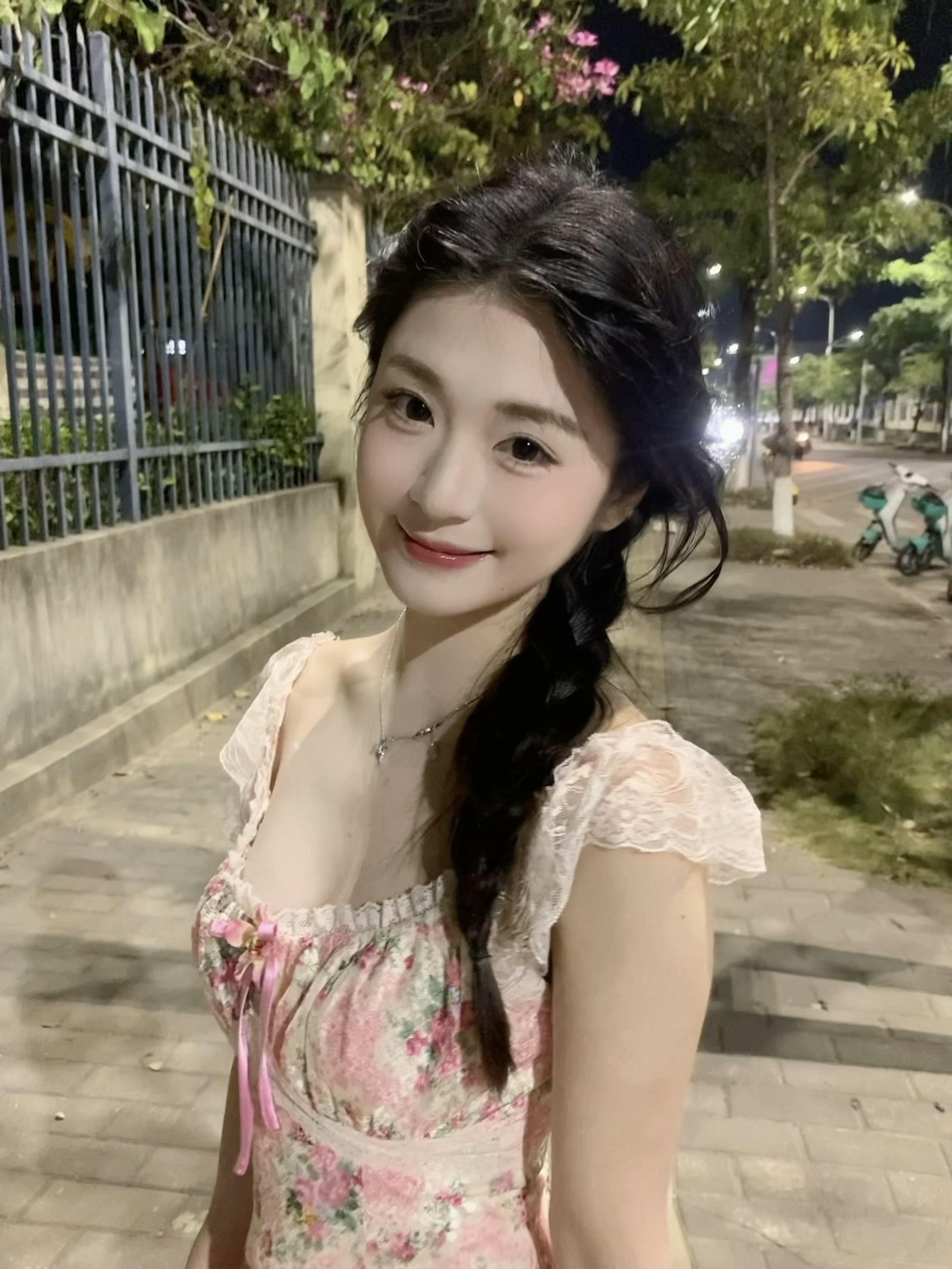 梳一个麻花辫束起所有伤悲