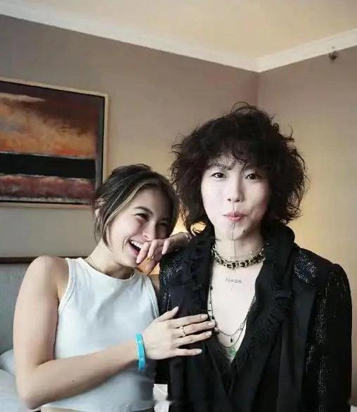 王菲估计头都大了，这女儿管还是不管好啊！ 