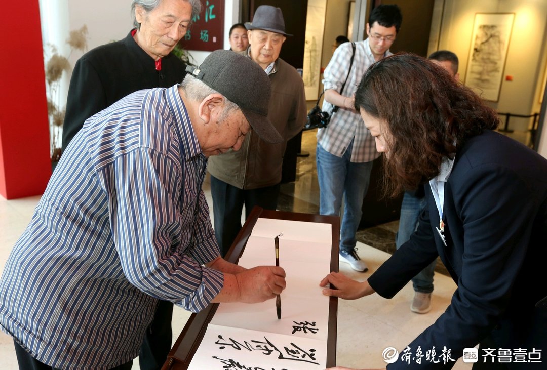 济南市文化馆建馆70周年书画作品展开幕
