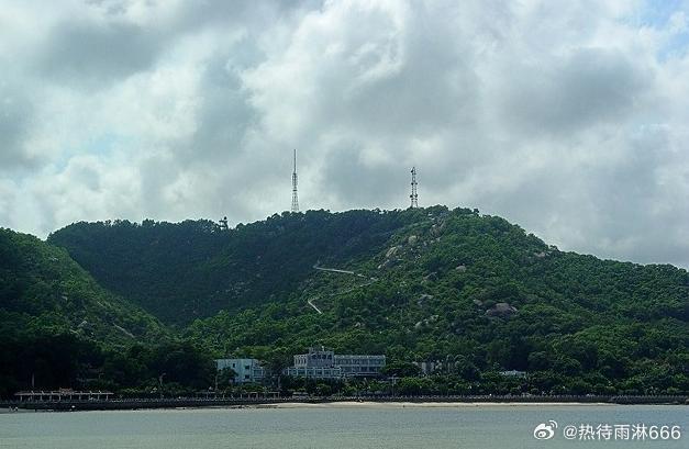【石景山】石景山位于珠海市香洲区风景秀丽的香炉湾畔，因其山石嶙峋古怪，酷似各种动