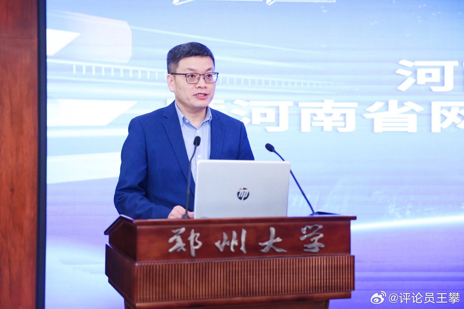 学习别人，成为自己！要学习别人，因为学习别人，才能打开视野，成为更好的自己！但别