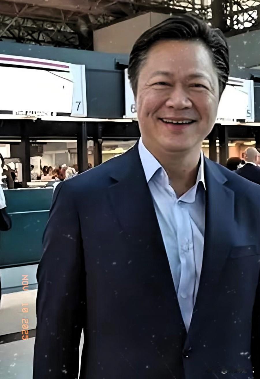 只要是坚定支持国家和平，
为两岸统一做出贡献的人，我们就必须全力支持。台海学者赖