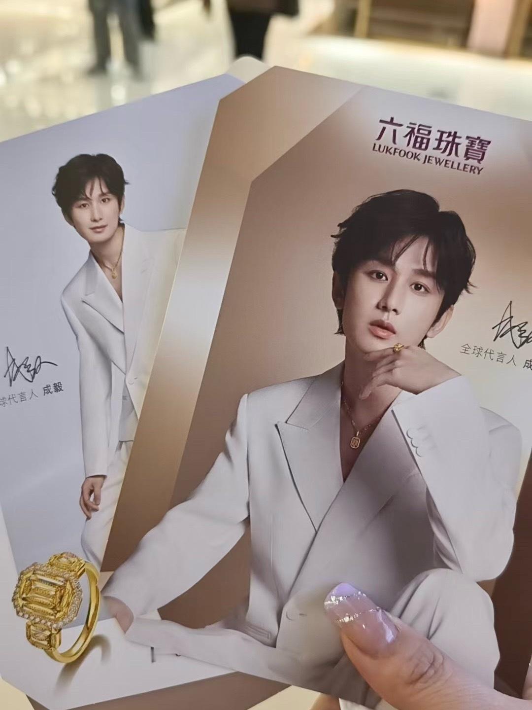 六福新造型  真空白色套装