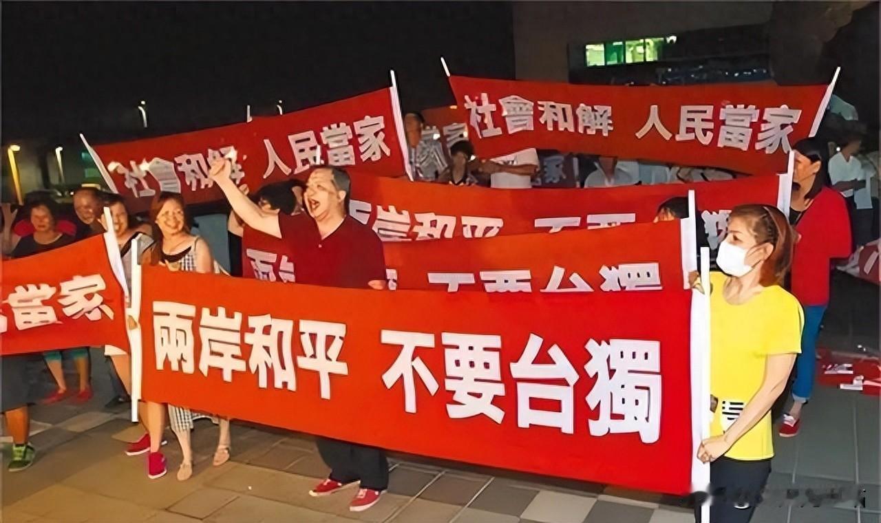 赖清德面临着重大抉择，转变“台独”立场统一，功绩有望载入史册。

赖清德执政周年