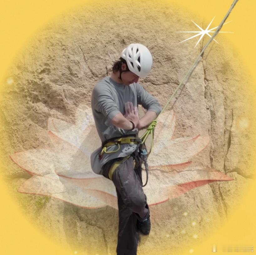 王一博在岩壁上金鸡独立 谁懂啊，王一博攀岩遇难点反复复盘调整，成功突破极限后，居