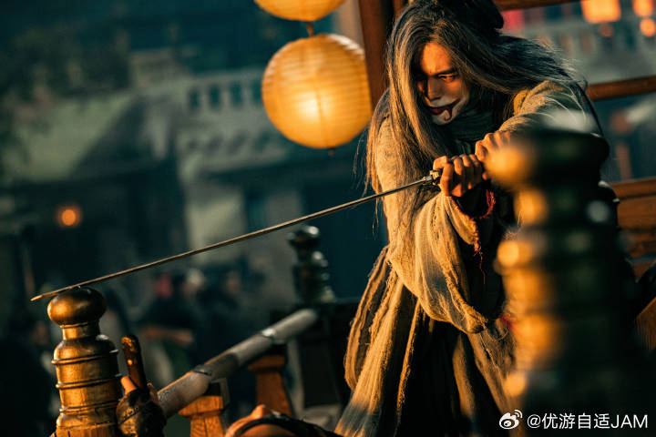 于适yosh于适镖人于适竖 黄沙斩不尽，一竿立人间。江湖多风雨，孤影也无惧。斩尽