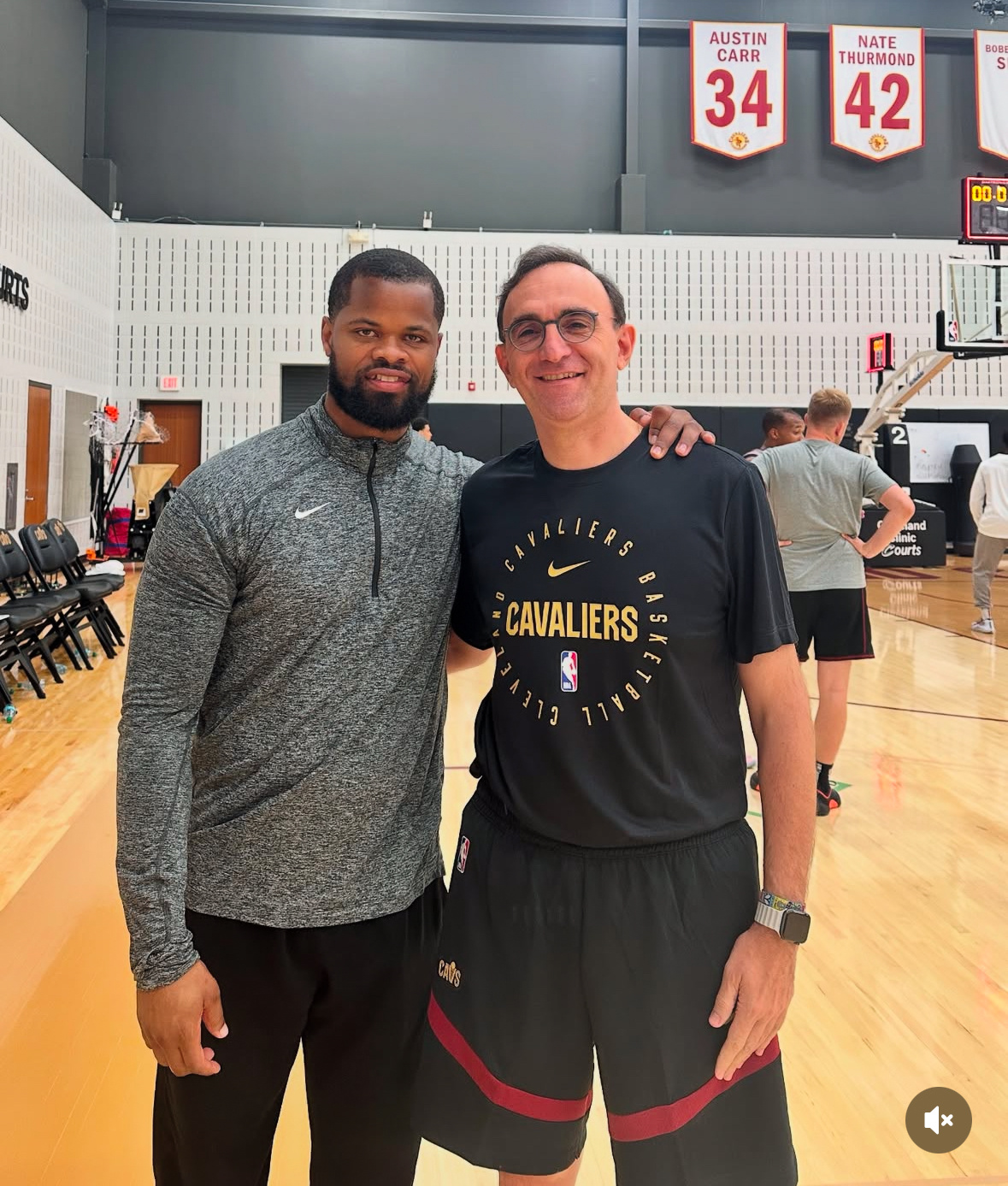 洛佩斯更新ins 分享在NBA夏季联赛的照片写到：“2025NBA拉斯维加斯夏季