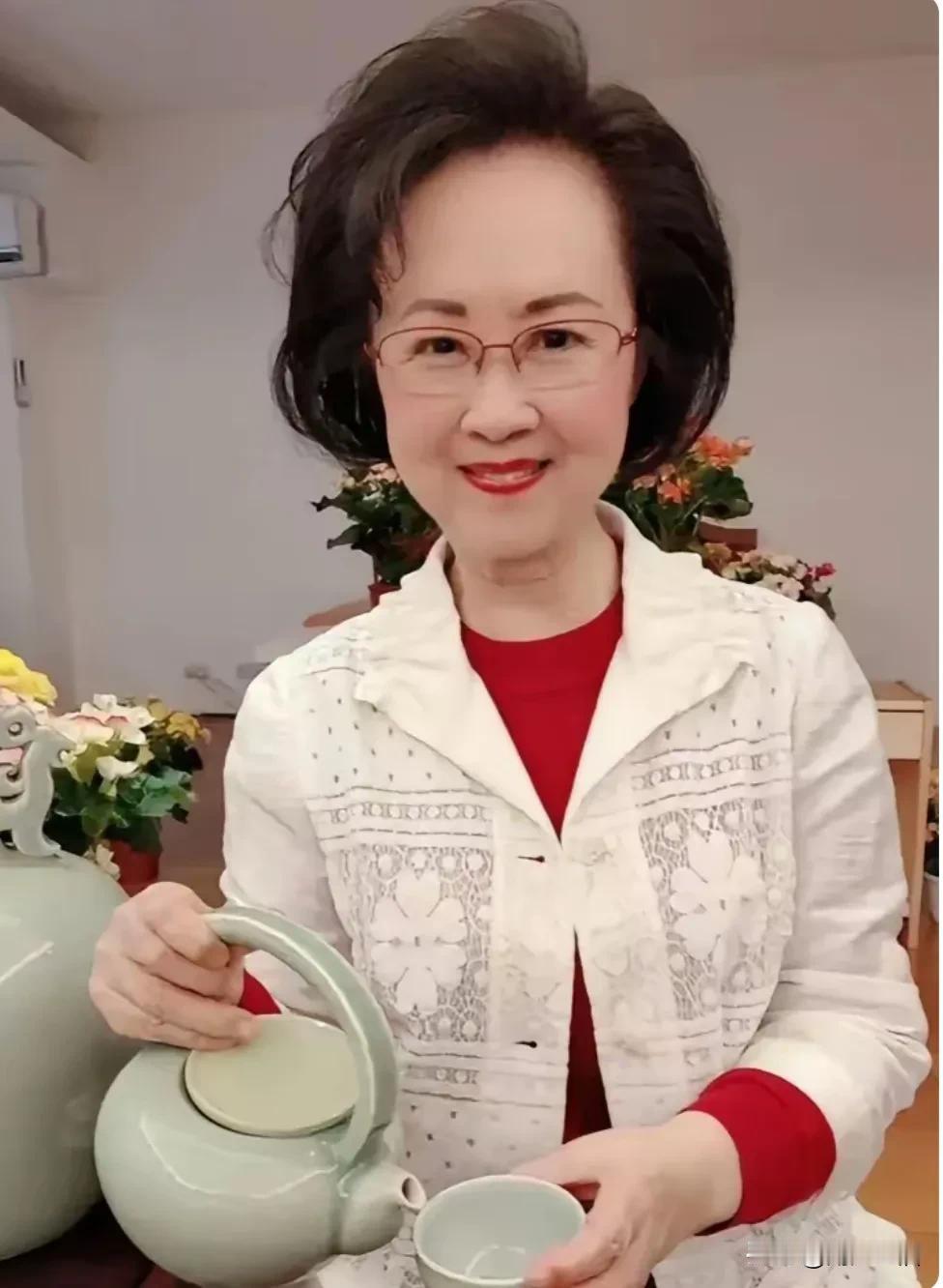 琼瑶阿姨今天走了，正如她所说，她是翩然离去，

我觉得，她的选择也许是对的，她还