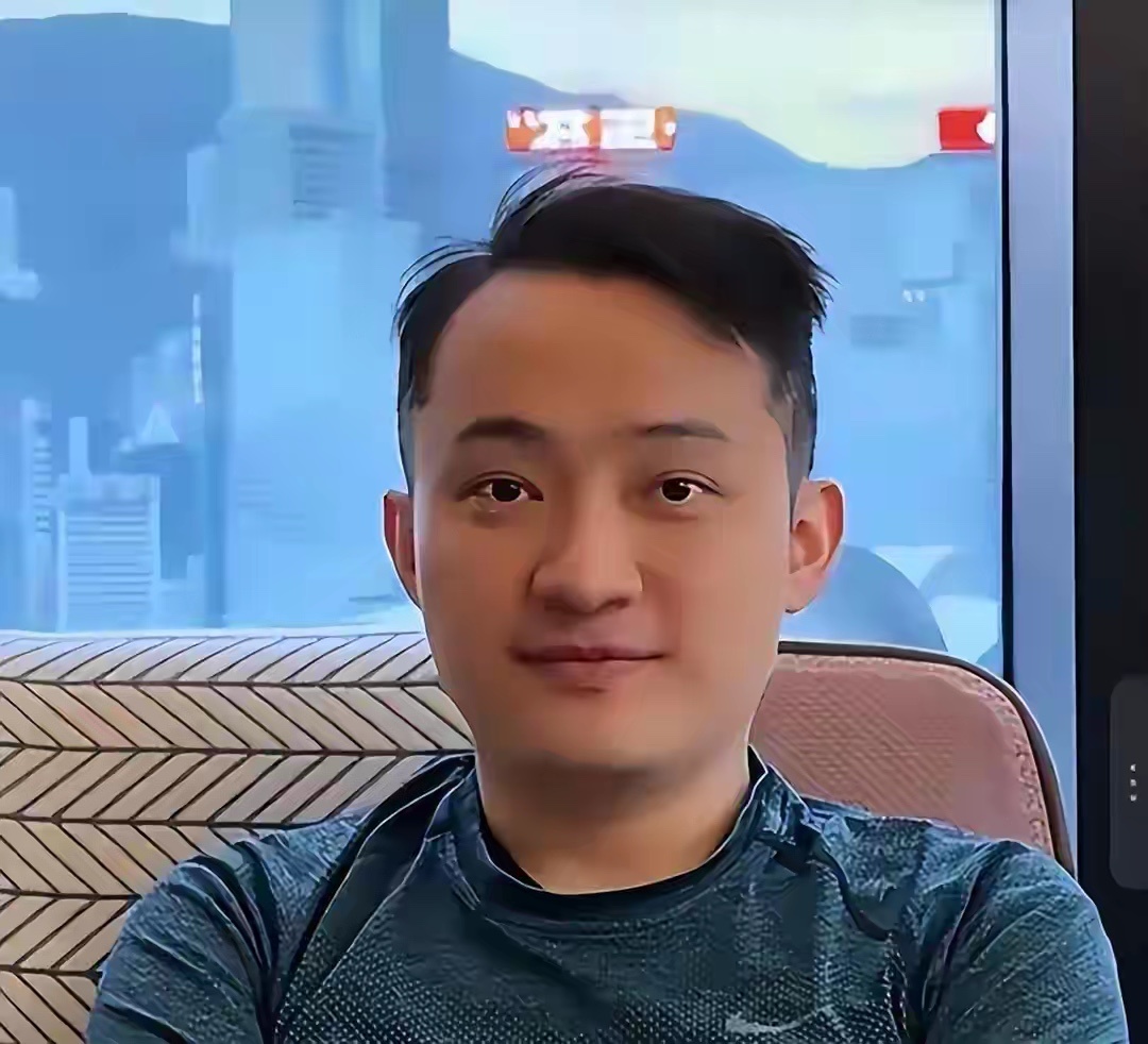 孙宇晨疑似玩剪指甲的梗明明文章末尾清清楚楚标注“纯属虚构”，却写满极具画面感的私