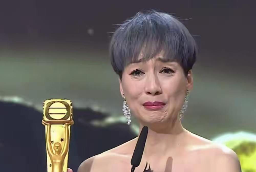 江美仪，很苦恼！

2月27日，TVB视后江美仪在陈志云专访中说“拿了视后之后，