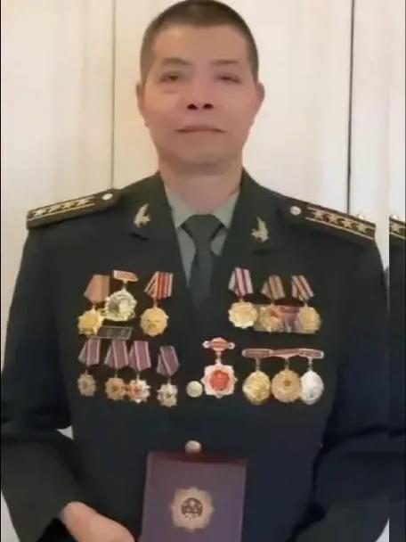 侦察兵之王——隆志勇
隆志勇，壮族，广西壮族自治区靖西县人，19岁入伍，上校军衔