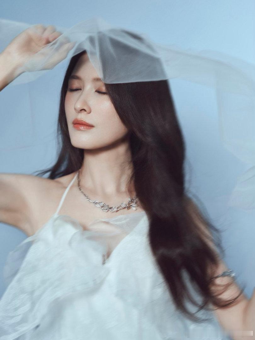 徐洁儿精神状态领先我20年徐洁儿20年前的精神状态💃练习室唱跳状态好到惊人，徐