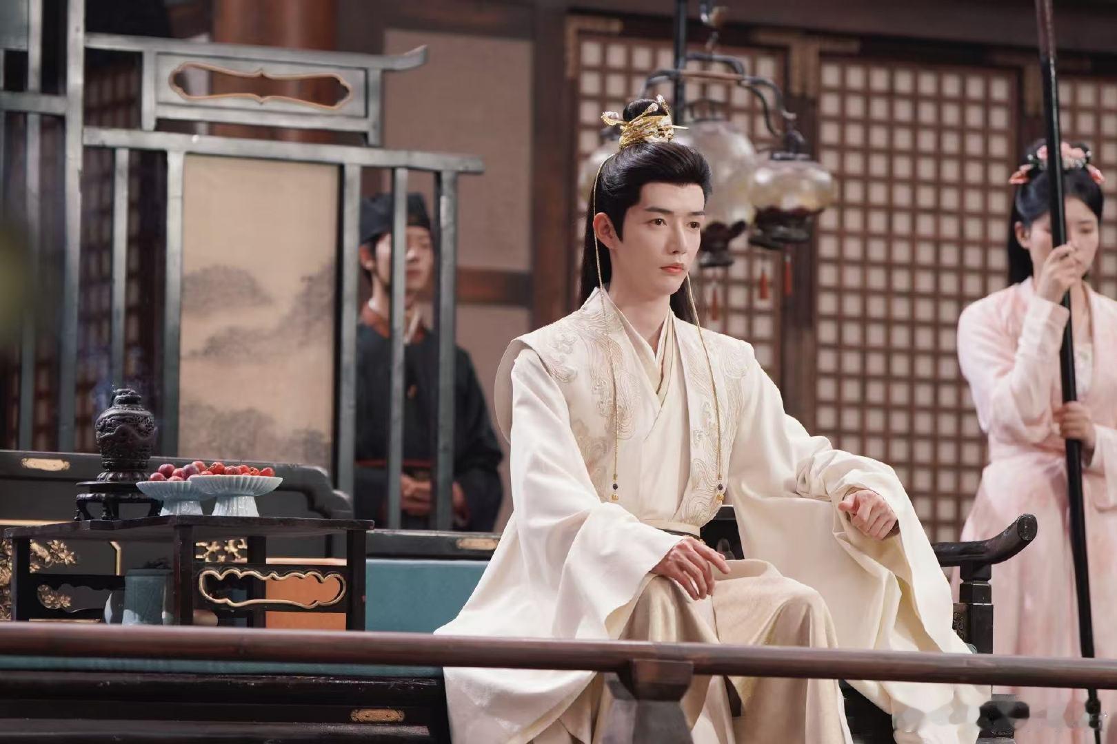 哇塞，林凯的古装扮相真是惊艳绝伦啊！那独特的气质和风度，仿佛是从古代画卷中走出的