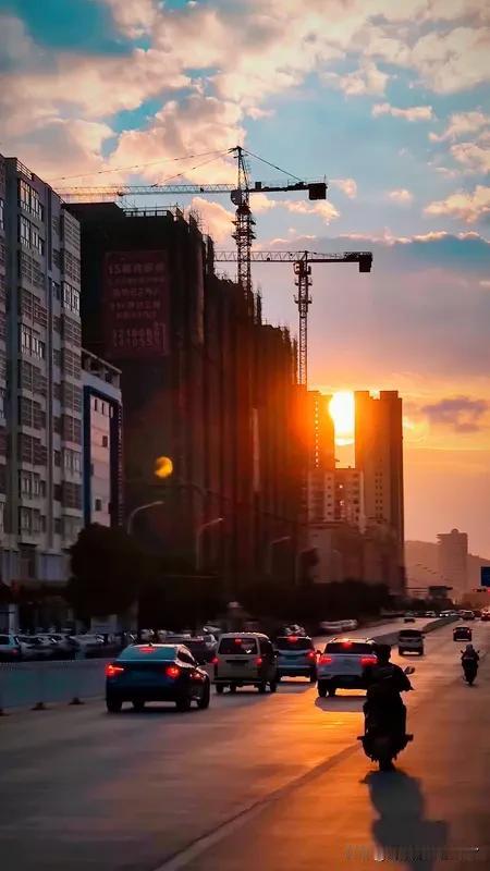 很多人有个“活在未来”的毛病，总觉得现在吃点苦，或者现在凑合下，将来能过点好日子