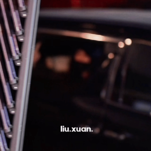 边拉勾边点头 谁懂 